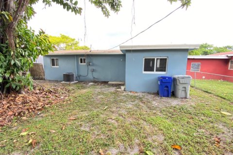 House in Pompano Beach, Florida 3 bedrooms, 112.41 sq.m. № 1780070 - photo 17