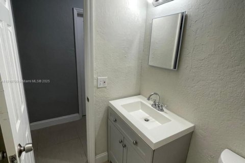 House in Pompano Beach, Florida 3 bedrooms, 112.41 sq.m. № 1780070 - photo 14