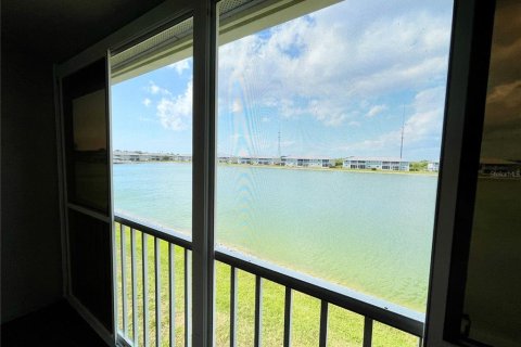 Condo in Punta Gorda, Florida, 2 bedrooms  № 1123109 - photo 25