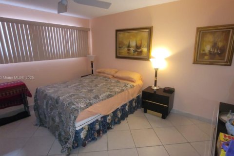 Condo in Pembroke Pines, Florida, 2 bedrooms  № 1209664 - photo 7