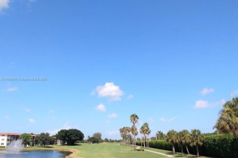 Condo in Pembroke Pines, Florida, 2 bedrooms  № 1209664 - photo 14