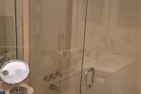 Condo in Pembroke Pines, Florida, 2 bedrooms  № 1209664 - photo 11