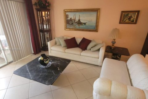 Condo in Pembroke Pines, Florida, 2 bedrooms  № 1209664 - photo 6