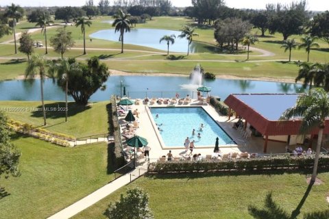 Condo in Pembroke Pines, Florida, 2 bedrooms  № 1209664 - photo 12