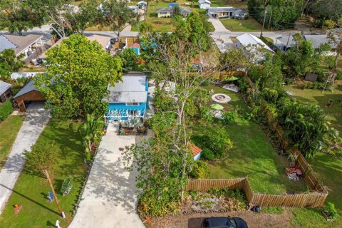 House in Sarasota, Florida 3 bedrooms, 145.11 sq.m. № 2237356 - photo 19