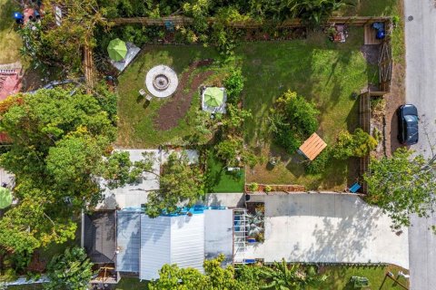 House in Sarasota, Florida 3 bedrooms, 145.11 sq.m. № 2237356 - photo 21