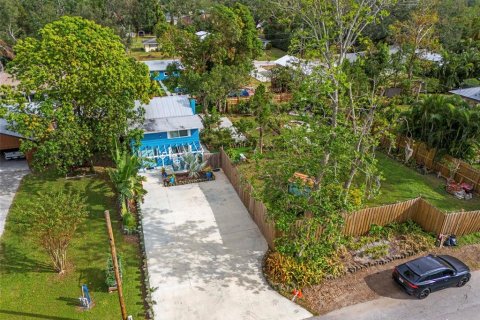 House in Sarasota, Florida 3 bedrooms, 145.11 sq.m. № 2237356 - photo 9