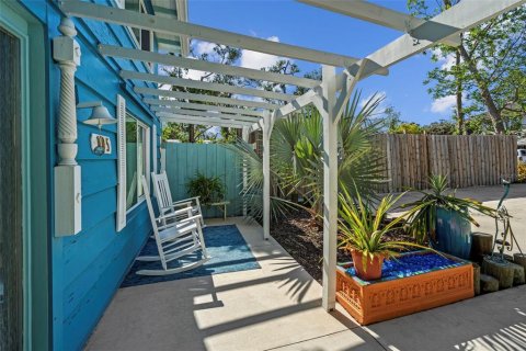 House in Sarasota, Florida 3 bedrooms, 145.11 sq.m. № 2237356 - photo 8