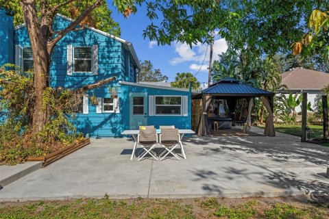 House in Sarasota, Florida 3 bedrooms, 145.11 sq.m. № 2237356 - photo 14