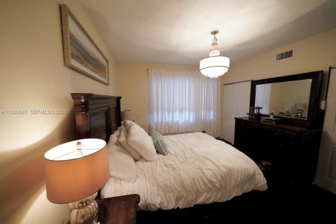 Снять в аренду таунхаус в Плантация, Флорида 2 спальни, 103.12м2, № 1987682 - фото 18