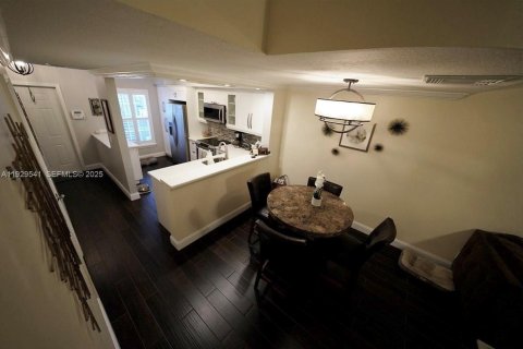 Снять в аренду таунхаус в Плантация, Флорида 2 спальни, 103.12м2, № 1987682 - фото 7