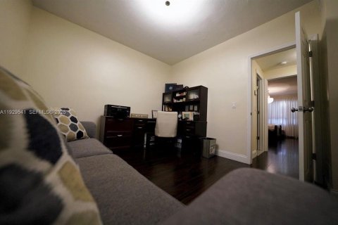 Снять в аренду таунхаус в Плантация, Флорида 2 спальни, 103.12м2, № 1987682 - фото 12