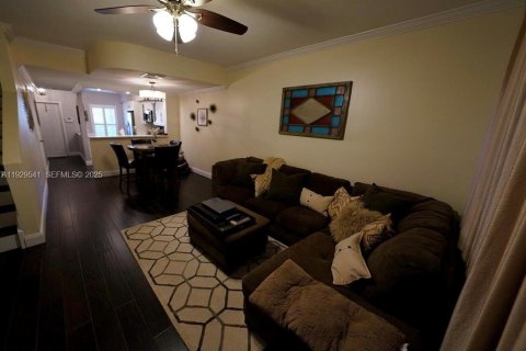 Снять в аренду таунхаус в Плантация, Флорида 2 спальни, 103.12м2, № 1987682 - фото 8