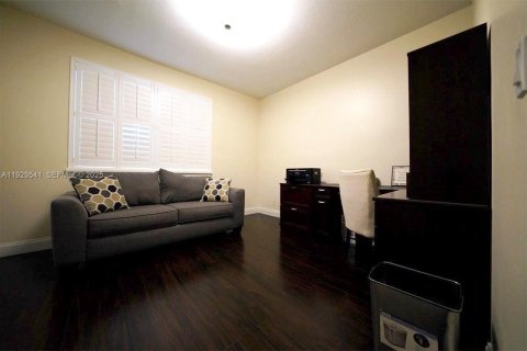 Снять в аренду таунхаус в Плантация, Флорида 2 спальни, 103.12м2, № 1987682 - фото 11