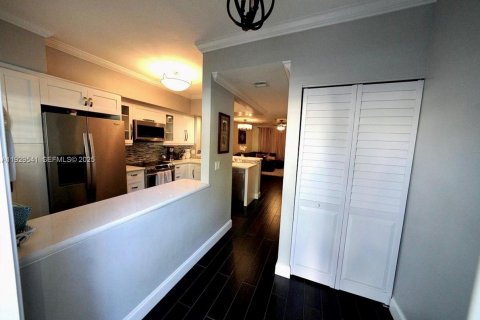 Снять в аренду таунхаус в Плантация, Флорида 2 спальни, 103.12м2, № 1987682 - фото 2