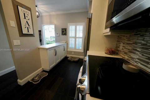 Снять в аренду таунхаус в Плантация, Флорида 2 спальни, 103.12м2, № 1987682 - фото 5