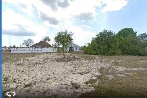 Land in Cape Coral, Florida № 2076580