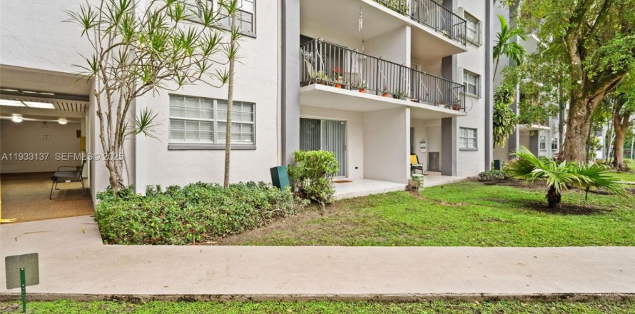 Кондоминиум с 1 спальней в Майами, Флорида № 1992526