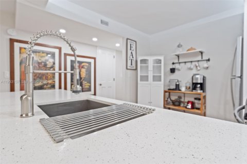 Снять в аренду кондоминиум в Майами, Флорида 1 спальня, 72.46м2, № 1992526 - фото 11