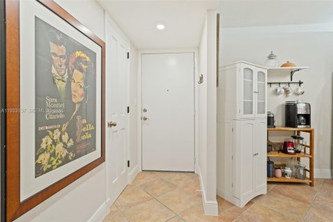 Снять в аренду кондоминиум в Майами, Флорида 1 спальня, 72.46м2, № 1992526 - фото 3