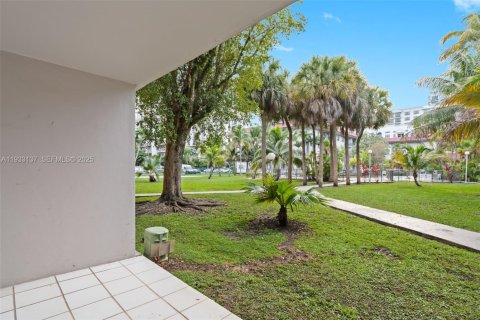 Снять в аренду кондоминиум в Майами, Флорида 1 спальня, 72.46м2, № 1992526 - фото 18