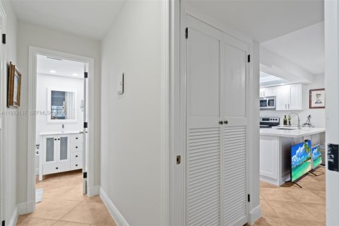 Снять в аренду кондоминиум в Майами, Флорида 1 спальня, 72.46м2, № 1992526 - фото 12