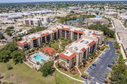 Condominio en venta en Port Charlotte, Florida, 1 dormitorio, 58.9 m2 № 1725483 - foto 24