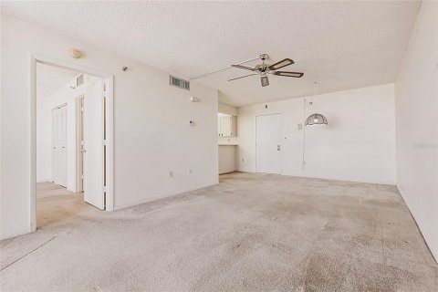 Condominio en venta en Port Charlotte, Florida, 1 dormitorio, 58.9 m2 № 1725483 - foto 4