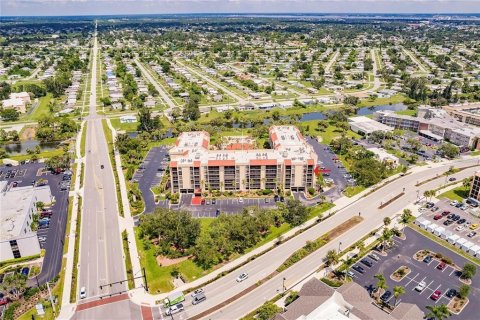Condominio en venta en Port Charlotte, Florida, 1 dormitorio, 58.9 m2 № 1725483 - foto 27