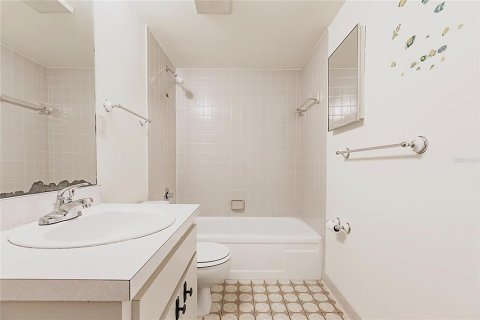Condominio en venta en Port Charlotte, Florida, 1 dormitorio, 58.9 m2 № 1725483 - foto 13