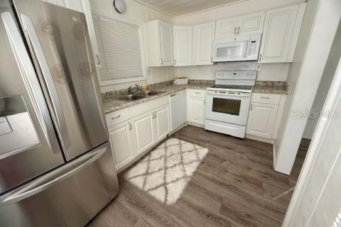 House in Tavares, Florida 2 bedrooms, 69.49 sq.m. № 1784342 - photo 4