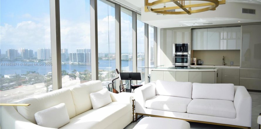 Condo in Sunny Isles Beach, Florida, 2 bedrooms № 1891977