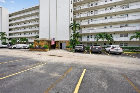 Copropriété à vendre à Hallandale Beach, Floride: 1 chambre, 67.82 m2 № 1931991 - photo 15
