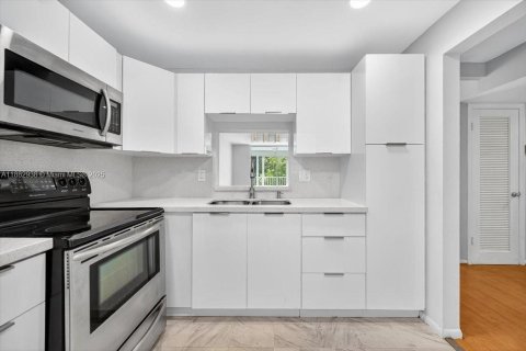 Copropriété à vendre à Hallandale Beach, Floride: 1 chambre, 67.82 m2 № 1931991 - photo 2