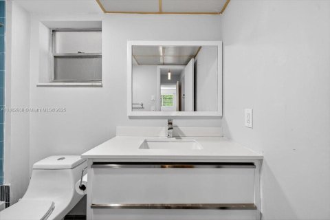 Condo in Hallandale Beach, Florida, 1 bedroom  № 1931991 - photo 8