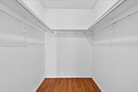 Condo in Hallandale Beach, Florida, 1 bedroom  № 1931991 - photo 12