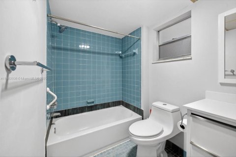 Купить кондоминиум в Халландейл-Бич, Флорида 1 спальня, 67.82м2, № 1931991 - фото 9