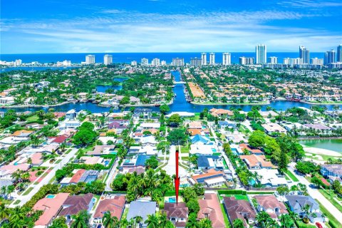 Снять в аренду виллу или дом в Холливуд, Флорида 3 спальни, 233.56м2, № 2153848 - фото 6