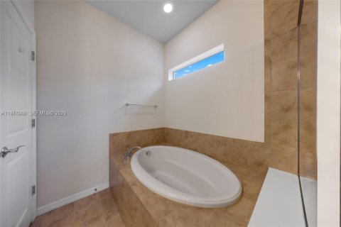 Villa ou maison à louer à Hollywood, Floride: 3 chambres, 174.75 m2 № 2049970 - photo 16