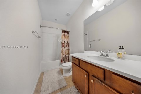 Villa ou maison à louer à Hollywood, Floride: 3 chambres, 174.75 m2 № 2049970 - photo 19