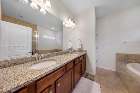 Villa ou maison à louer à Hollywood, Floride: 3 chambres, 174.75 m2 № 2049970 - photo 15