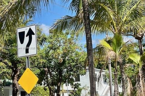 Casa en alquiler en Miami, Florida, 4 dormitorios, 102.66 m2 № 1939766 - foto 25