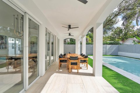 Casa en alquiler en Miami, Florida, 4 dormitorios, 102.66 m2 № 1939766 - foto 2