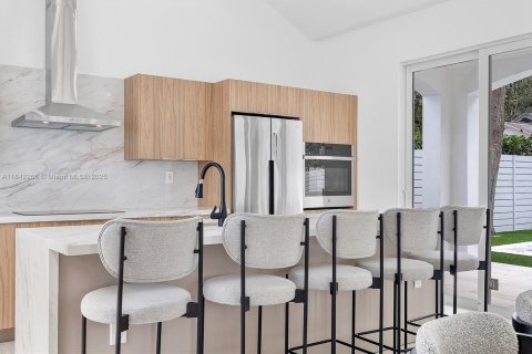 Casa en alquiler en Miami, Florida, 4 dormitorios, 102.66 m2 № 1939766 - foto 11
