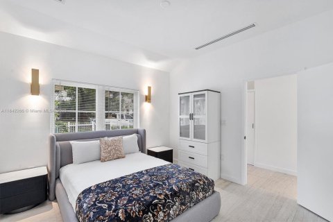 Casa en alquiler en Miami, Florida, 4 dormitorios, 102.66 m2 № 1939766 - foto 14