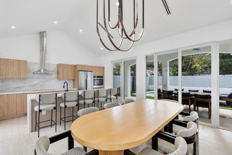 Casa en alquiler en Miami, Florida, 4 dormitorios, 102.66 m2 № 1939766 - foto 4