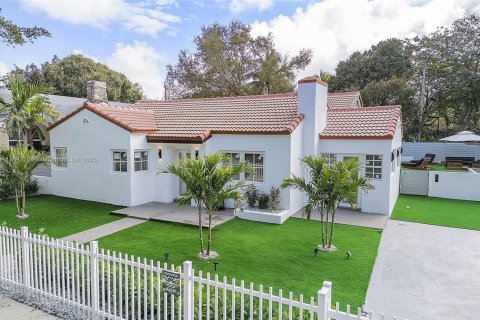Casa en alquiler en Miami, Florida, 4 dormitorios, 102.66 m2 № 1939766 - foto 18