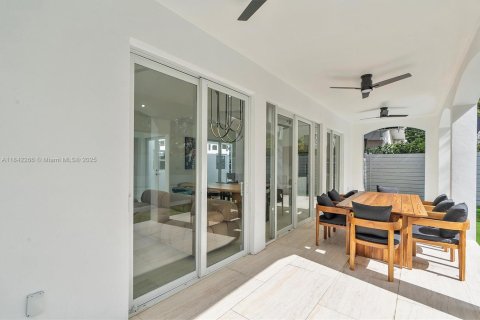 Casa en alquiler en Miami, Florida, 4 dormitorios, 102.66 m2 № 1939766 - foto 20