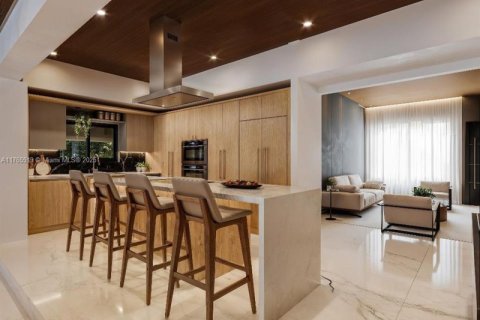 Villa ou maison à vendre à Miami, Floride: 5 chambres № 1860801 - photo 2