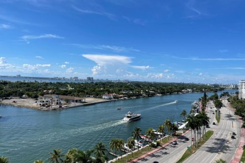 Condo in Miami Beach, Florida, 2 bedrooms  № 1925808 - photo 26